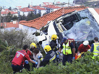 Nehoda autobusu s turistami v Taliansku si vyžiadala najmenej jednu obeť