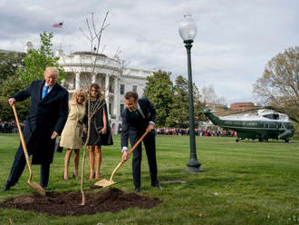 Macronovi a Trumpovi vyschol strom priateľstva, majú nový