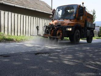 V Prievidzi začali pre vysoké teploty s kropením ciest