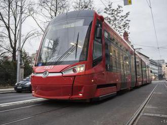 V Bratislave prebiehajú skúšobné jazdy električiek s tromi vozňami