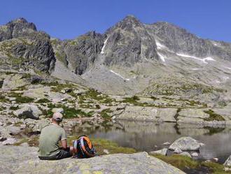 Pri zostupe z Chaty pod Chlebom skolaboval 77-ročný český turista