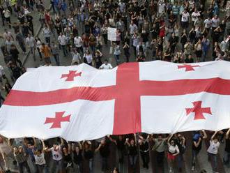 Tisíce protestujúcich zaútočili v Tbilisi na budovu parlamentu