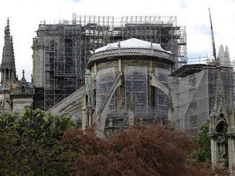 Z Notre-Dame začnú odstraňovať lešenie, bude to trvať mesiace