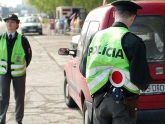 Naháňačka s policajtmi v Bratislave sa skončila streľbou, jeden policajt sa zranil