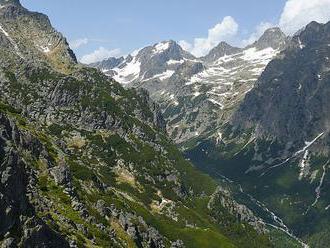 Pod Klinom v Tatrách uviazli pre nepriaznivé počasie českí turisti