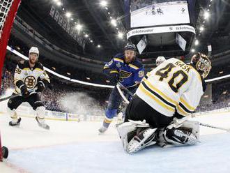 Video: Chárov Boston prehral v St. Louis, finálová séria NHL je po štyroch zápasoch vyrovnaná