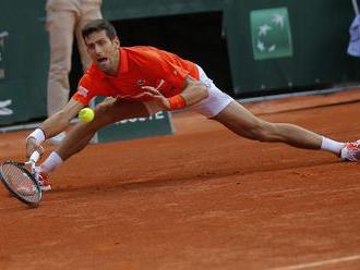 Djokovič zmietol Zvereva z kurtu, do semifinále Roland Garros postúpil aj Thiem cez Chačanova