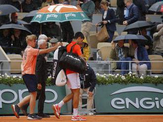 Djokoviča s Thiemom vyhnal z kurtu dážď, zápas semifinále Roland Garros dohrajú o deň