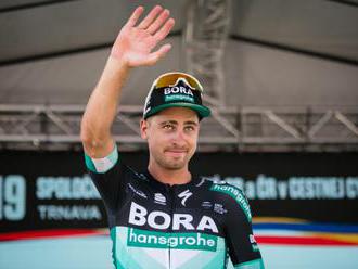 Pomáhal tímovým kolegom, fotil sa aj podpisoval. Peter Sagan bol v Trnave spokojný, že vyhral Sagan