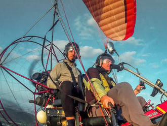 Zážitkový let v okolí  Trenčína – nezabudnuteľný motorový tandemový paragliding.