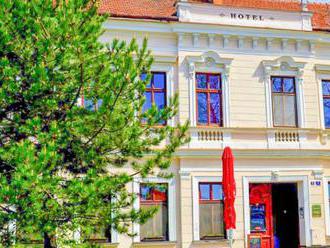 Južná Morava: Hotel Drnholec *** s polpenziou a neobmedzeným vínom či kúpeľmi.