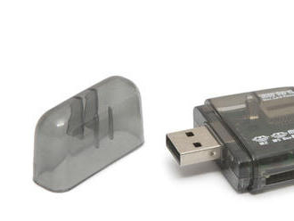 Praktická a prenosná čítačka kariet s koncovkou USB 2.0.