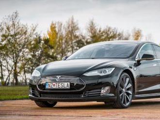 Najnadupanejší darček pre mužov: Jazda na elektromobile Tesla Model S 100 D