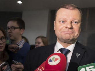 Premiér Skvernelis si ohlásený odchod z funkcie nakoniec rozmyslel