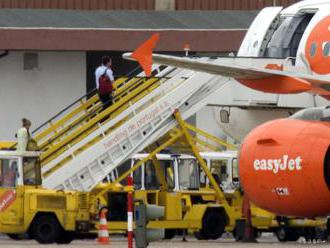 Zamestnanci check-in pre aerolínie EasyJet plánujú počas leta štrajky