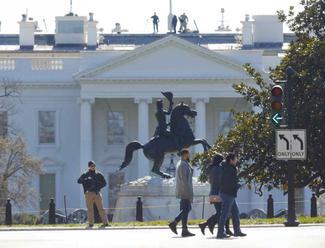 Trump telefonoval s Macronom, hovorili o Iráne