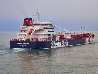 Jeden zadržaný tanker prepustili, druhý sa zrazil s rybárskou loďou