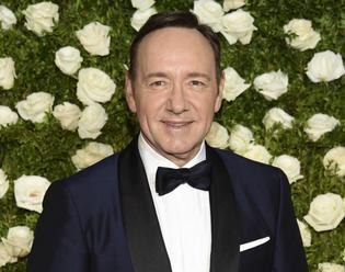 Držiteľ dvoch Oscarov, americký herec Kevin Spacey sa dožíva 60 rokov