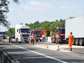 HROMADNÁ NEHODA NA D1: Kamionista a dve ženy utrpeli zranenia