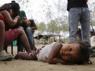 Migranti v zadržiavacích centrách v Líbyi sa sťažujú na hlad