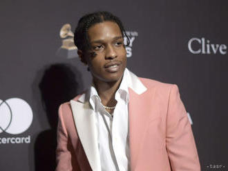 Americký rapper ASAP Rocky zostáva vo väzbe o týždeň dlhšie