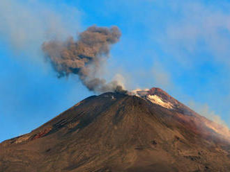 Sopka Etna na Sicílii vybuchla, museli zatvoriť dve letiská