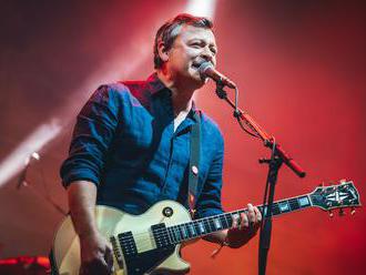 Recenze: Manic Street Preachers byli suverénní, málo času vynahradili zápalem