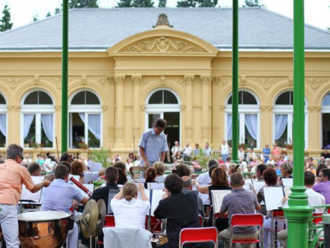 Promenádní koncert ve Smetanových sadech