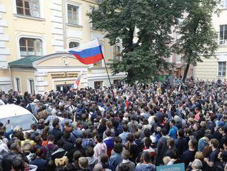 Polícia nezasiahla voči nepovolenému protestu v centre Moskvy