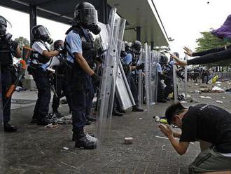 V Hongkongu pokračujú protesty, v sobotu bolo zranených 24 ľudí