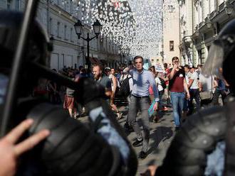 Po sobotnom proteste v Moskve odsúdili 61 osôb, ďalších 160 dostalo pokutu