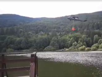 Na Horehroní vypukol v lese požiar, hasiť pomáhal aj Black Hawk