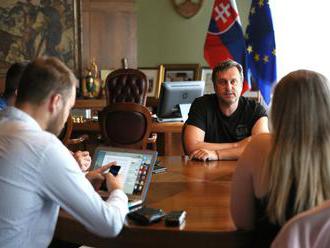 Zákon o stranách bol akútny. Skrátené konanie podľa Danka nezneužívajú