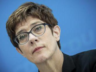 Nemecké ministerstvo obrany povedie šéfka Merkelovej strany, vo funkcii nahradí von der Leyen