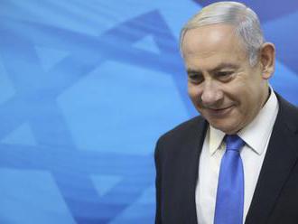 Netanjahu sa stane najdlhšie slúžiacim premiérom Izraela, čelí najväčšej politickej kríze