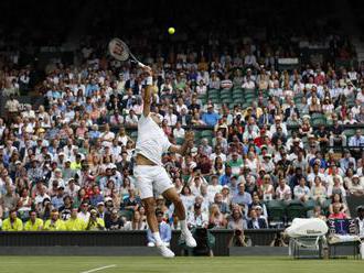 Federer potreboval iba 73 minút na 99. víťazný zápas na Wimbledone, vo štvrťfinále aj Nadal a Djokov