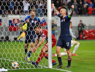 Hamšík dostal po výhre od fanúšikov v Číne slovenskú vlajku, daroval ju chlapčekovi