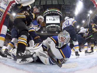 Brankár Binnington si v NHL vydobyl nový kontrakt, dohodou so St. Louis sa vyhol arbitráži