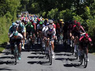 Video+foto: Pelotón v 10. etape Tour de France roztrhal vietor, Sagan začal pred cieľom špurtovať ne