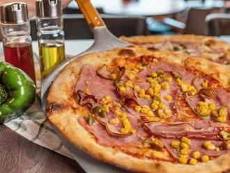 Chrumkavá pizza podľa vášho výberu v 75 Restaurant Beer v Bratislave.