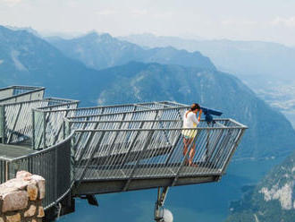 Úžasná vyhliadka Päť prstov, magická ľadová jaskyňa a čarovný Hallstatt v Rakúsku.