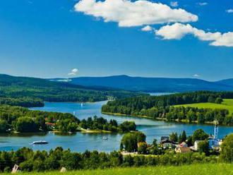 Lipno: Hotel Swing *** 300 m od priehrady s bazénom, polpenziou + 2 deti zdarma.