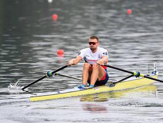 Synek si zajistil letenku do Tokia. Topinková musí ještě bojovat