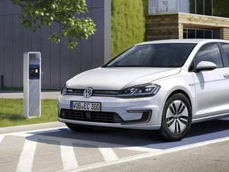 VW dostal cenu elektrického Golfu pod cenu dieselu, ani tak o něj lidé nestojí