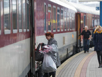 Vlaky na trati Bratislava hlavná stanica - Nové Zámky - Štúrovo hlásia meškanie 100 až 300 minút