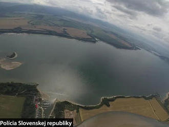 Trúfli by ste vyskočiť 3 km nad Liptovskou Marou? Takto to vidí parašutista