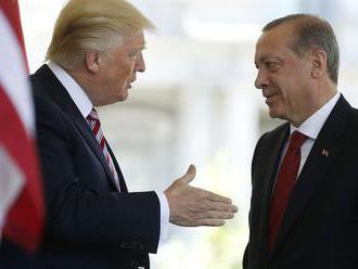 Erdogan a Trump sa dohodli na pokračovaní spolupráce v Sýrii