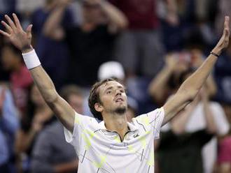 Video: Medvedev zdolal na US Open Lópeza, arogantným správaním si od divákov vyslúžil bučanie