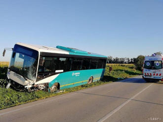 HAVÁRIA V BRNE: Osem zranených pri zrážke autobusu s nákladným autom