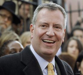 De Blasio odstúpil zo súboja o prezidentskú nomináciu v USA